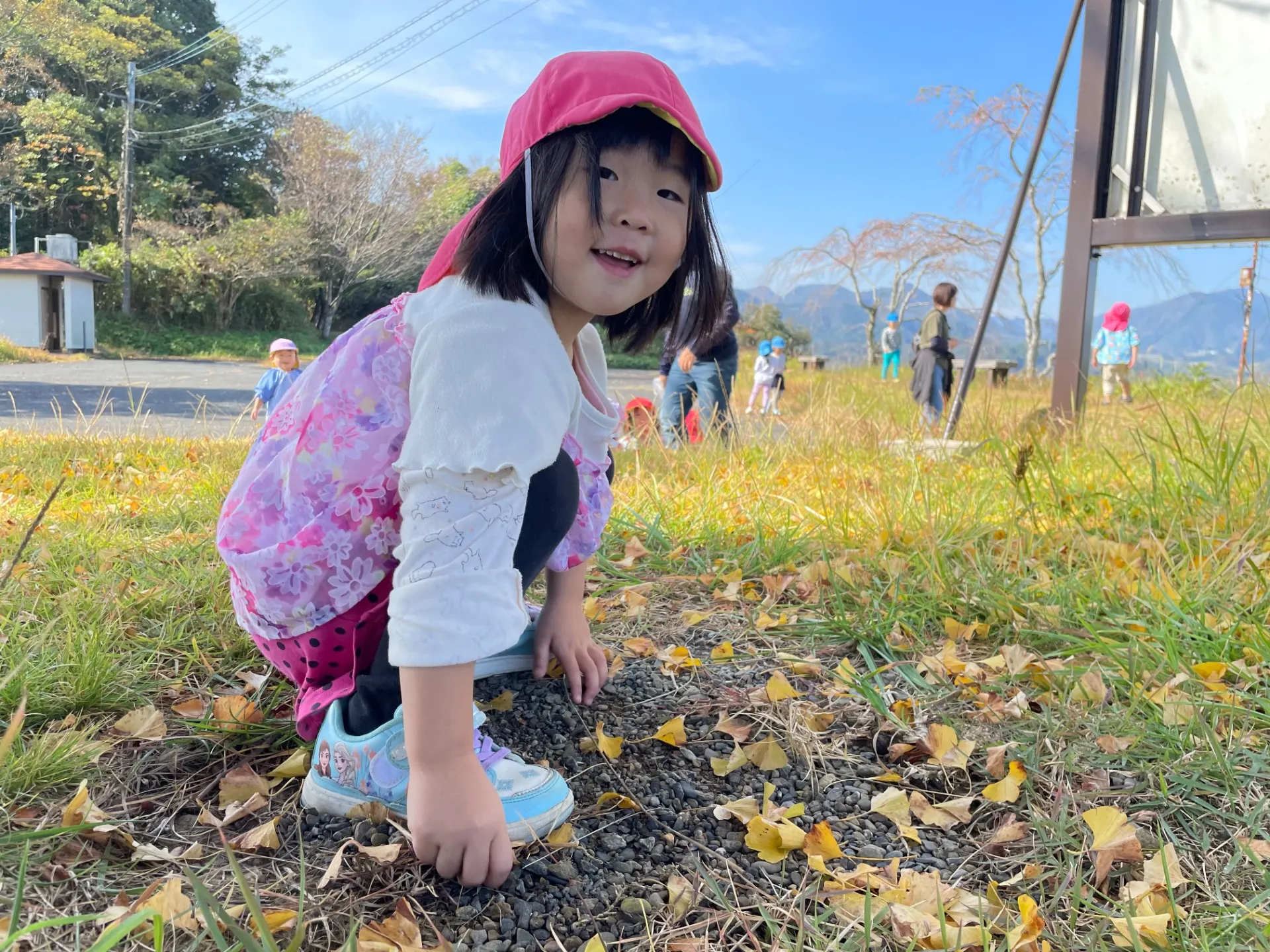お散歩(落ち葉拾い)