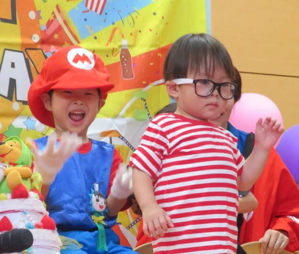 毎月のお誕生会は好きなコスチュームでお祝いします。