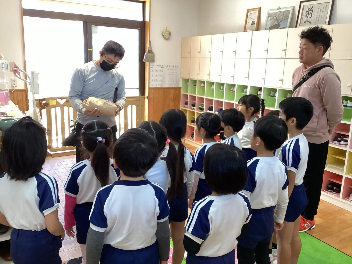 ｢みんなが稲刈りした時のお米だよ。