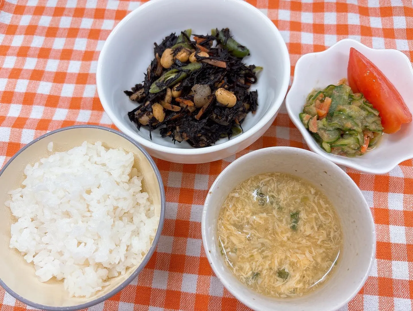 今日から園内はクリスマスの飾りつけをしてます🎄