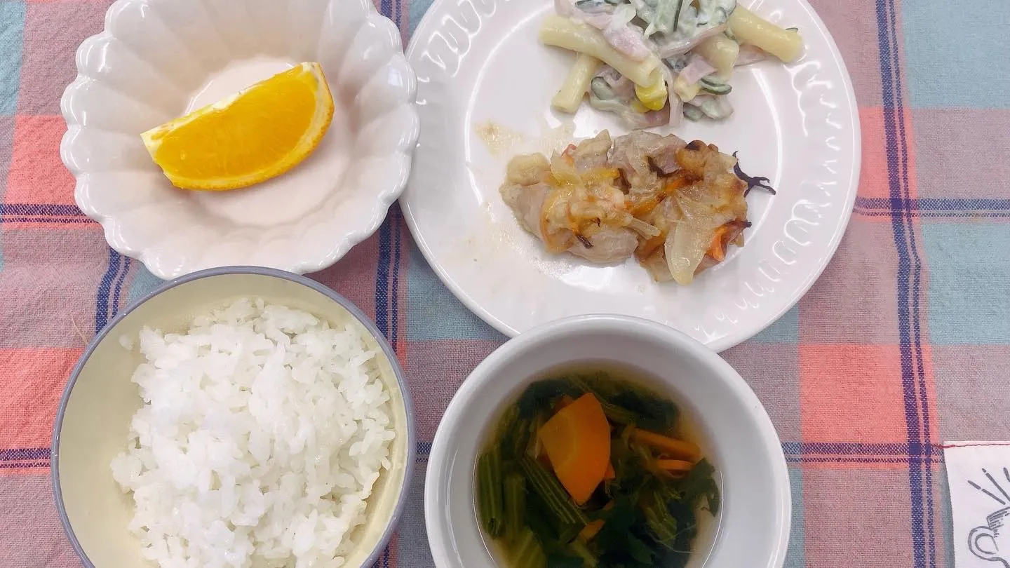 木の花塾の子供達は冬休みに入ったので、さくら組の心体操の時間...