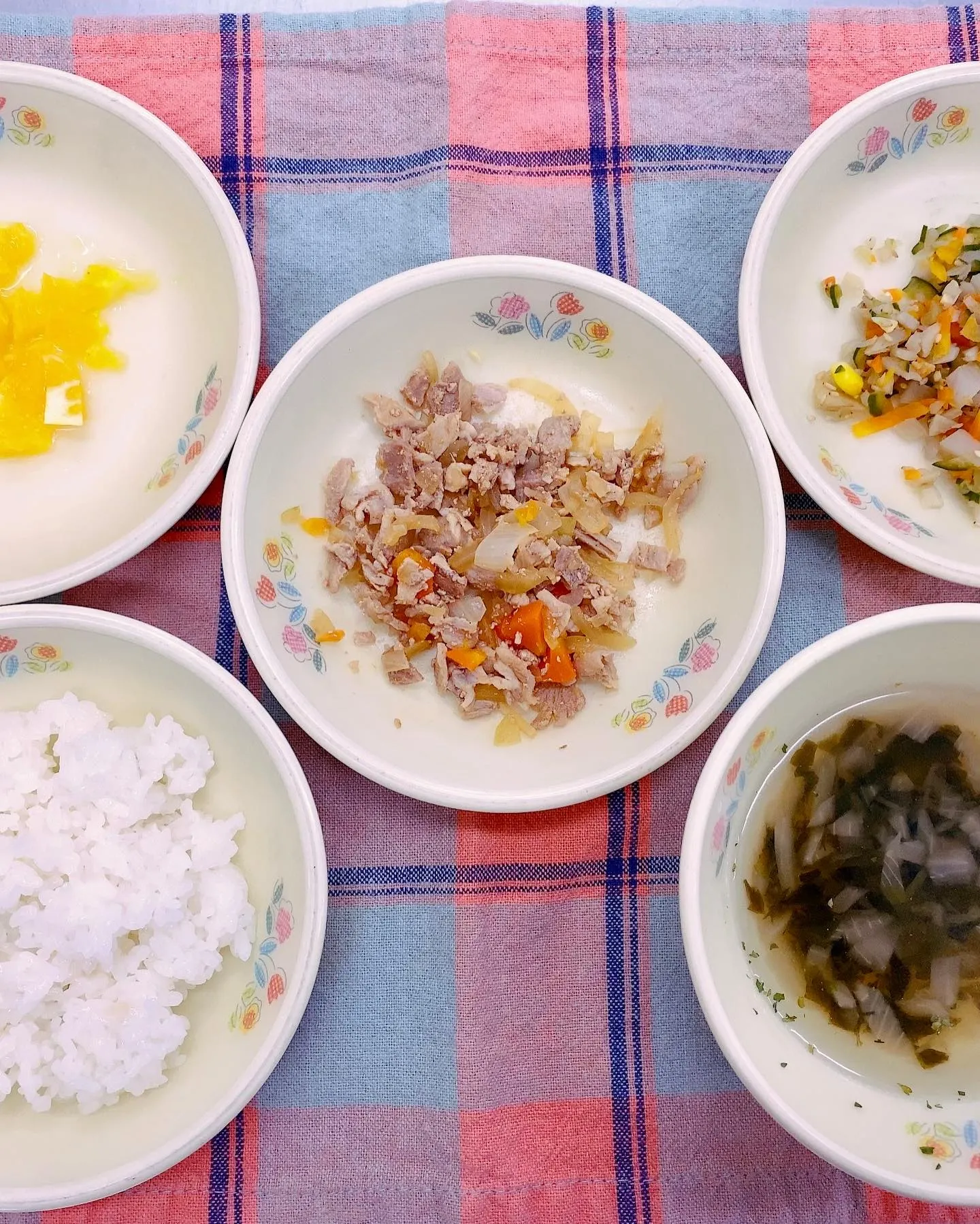 朝イチに音楽の予行練習がありました♪まだまだ眠いお友だちもい...