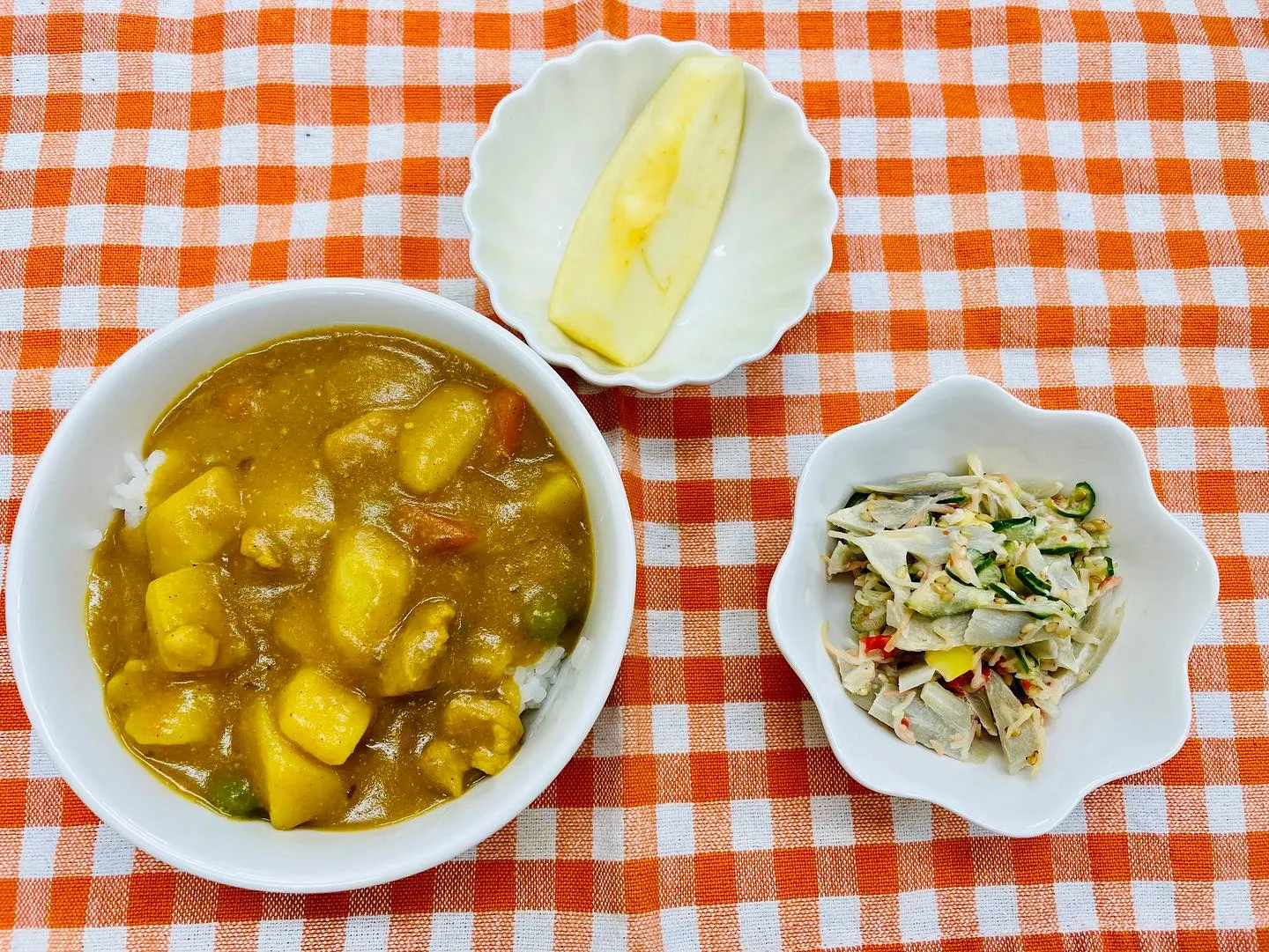 中庭で遊ぶよ〜🐥⸒⸒