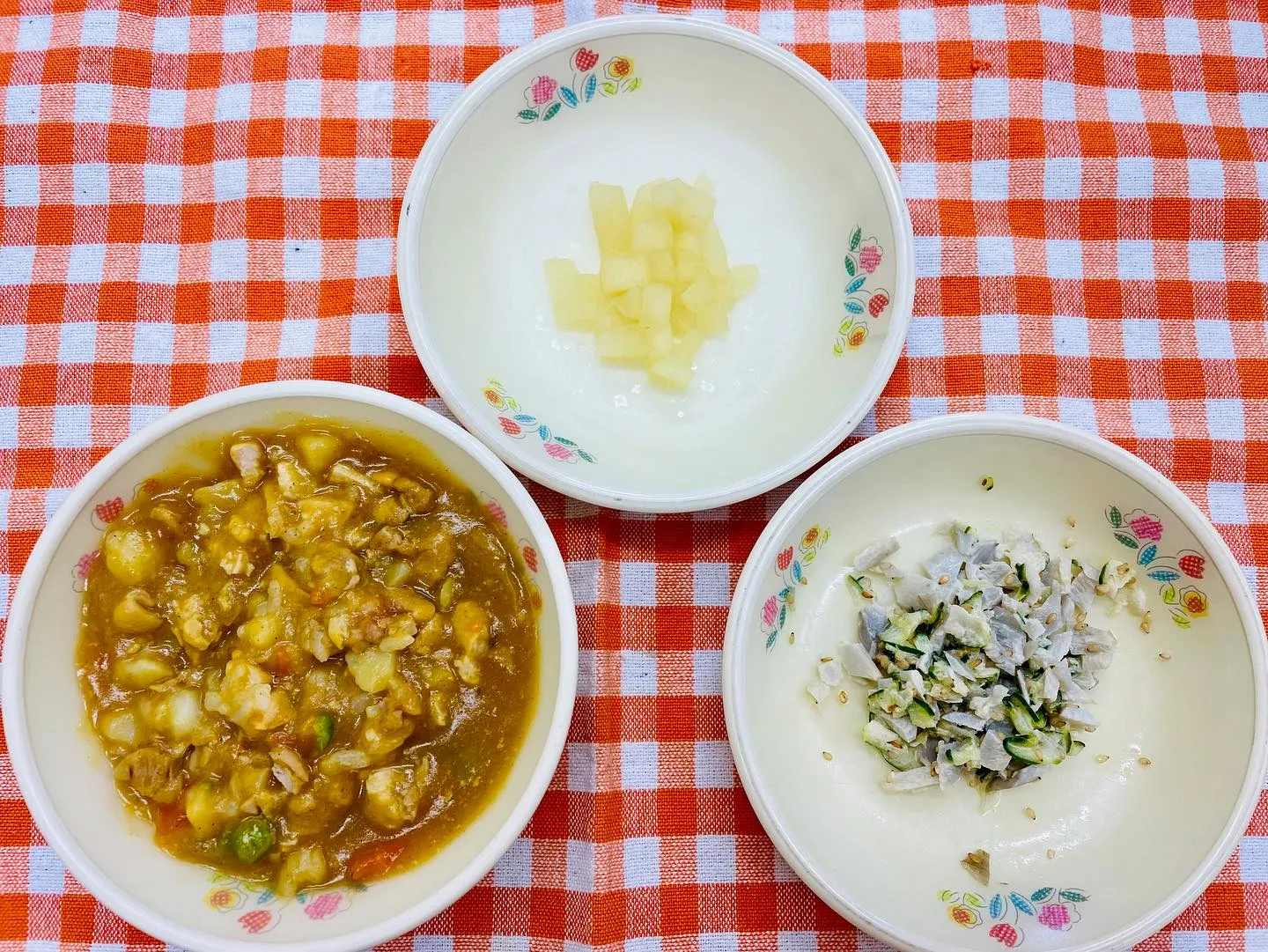 中庭で遊ぶよ〜🐥⸒⸒