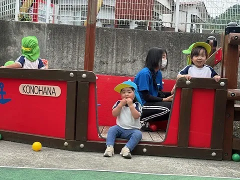 中庭で遊ぶよ〜🐥⸒⸒