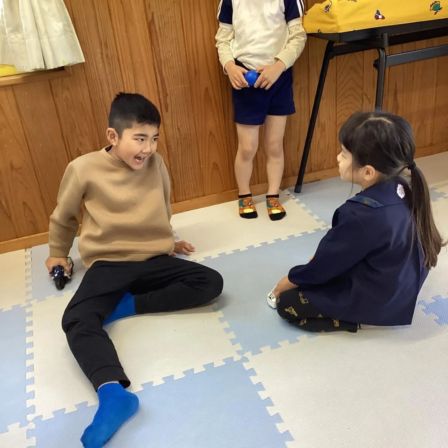 園児と遊んでくれる塾生