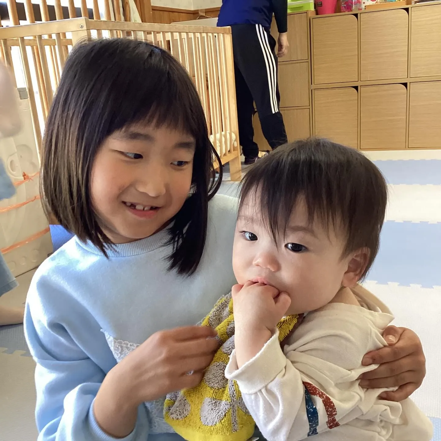 園児と遊んでくれる塾生