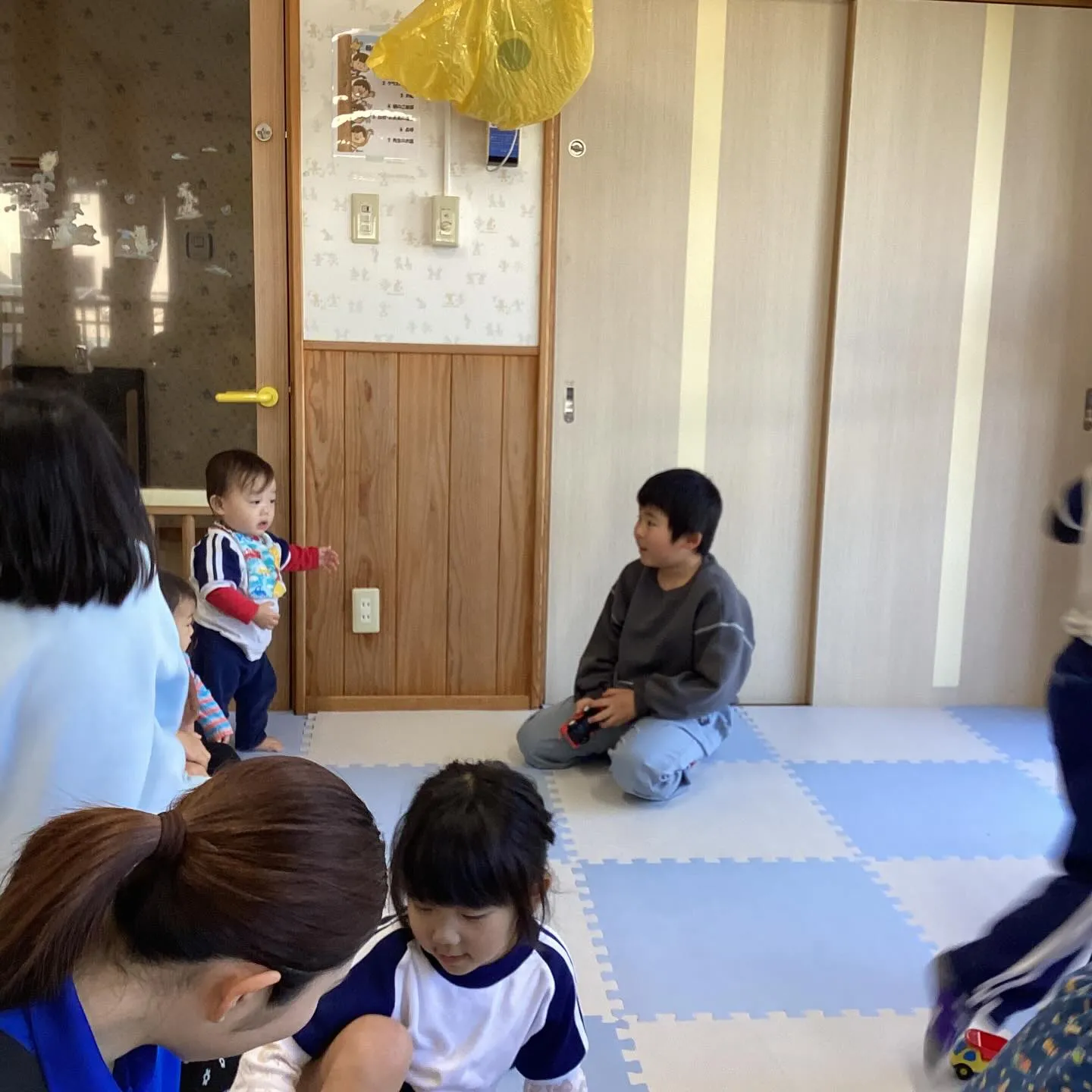 園児と遊んでくれる塾生