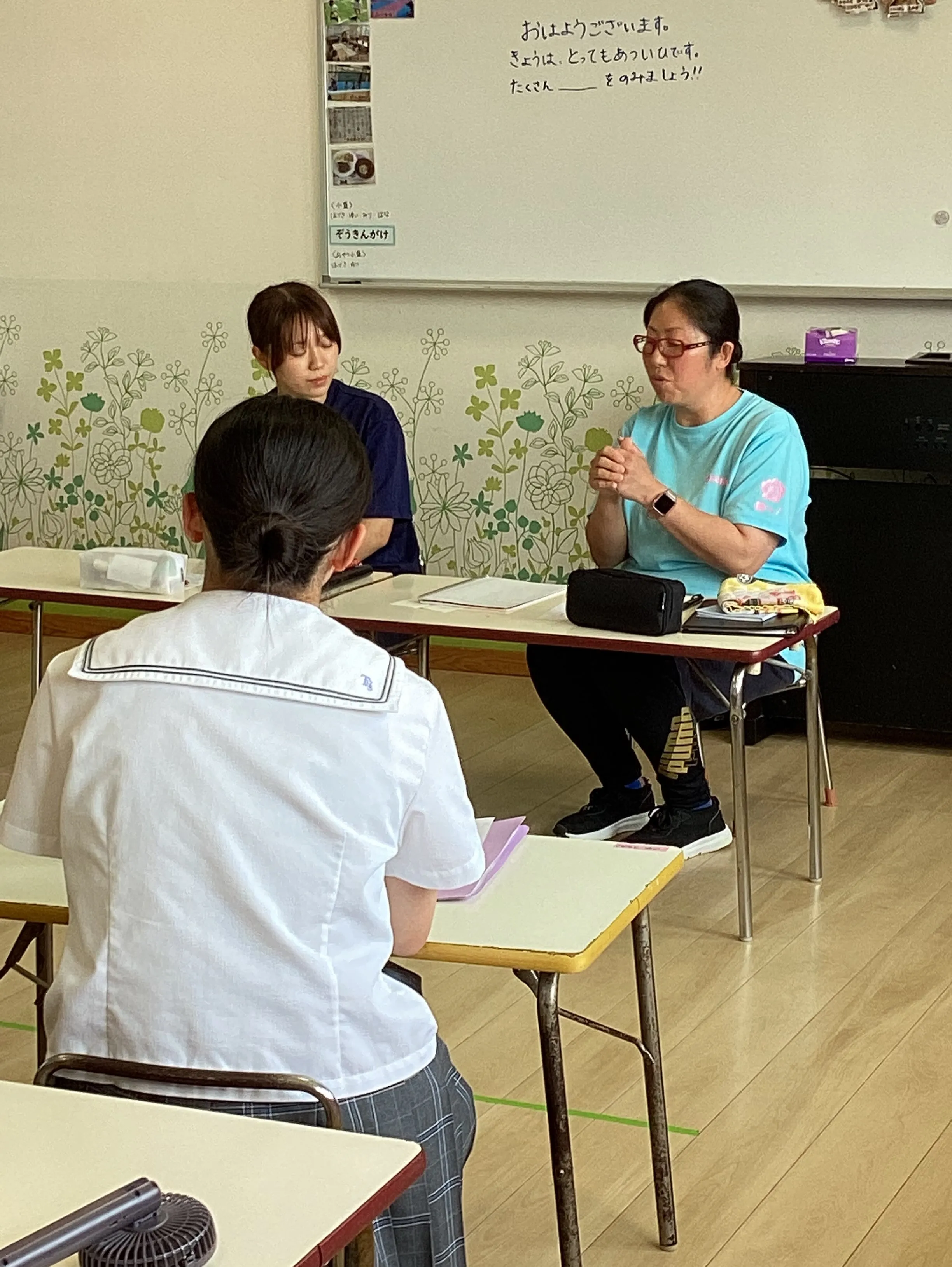 高千穂高校の生徒さんがたくさんの質問を持って、木の花幼保園に...