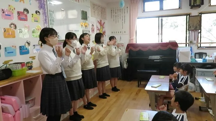 高千穂高校 未来探求の生徒さんが年長組に遊びに来てくれました...