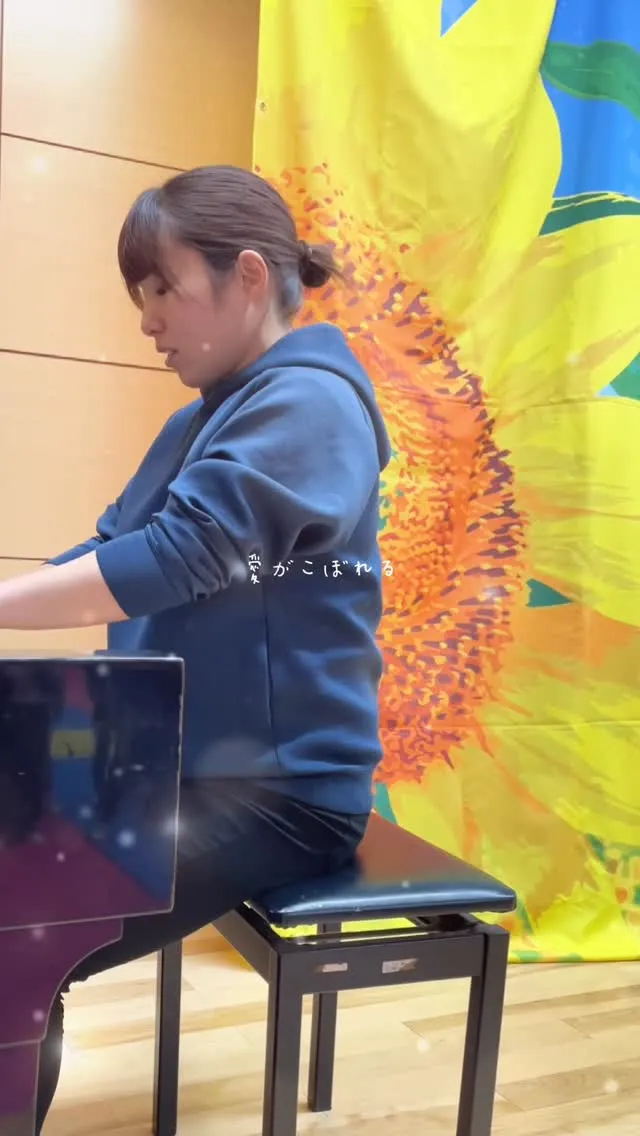 今日も真穂先生のピアノに合わせて歌う子ども達🎤