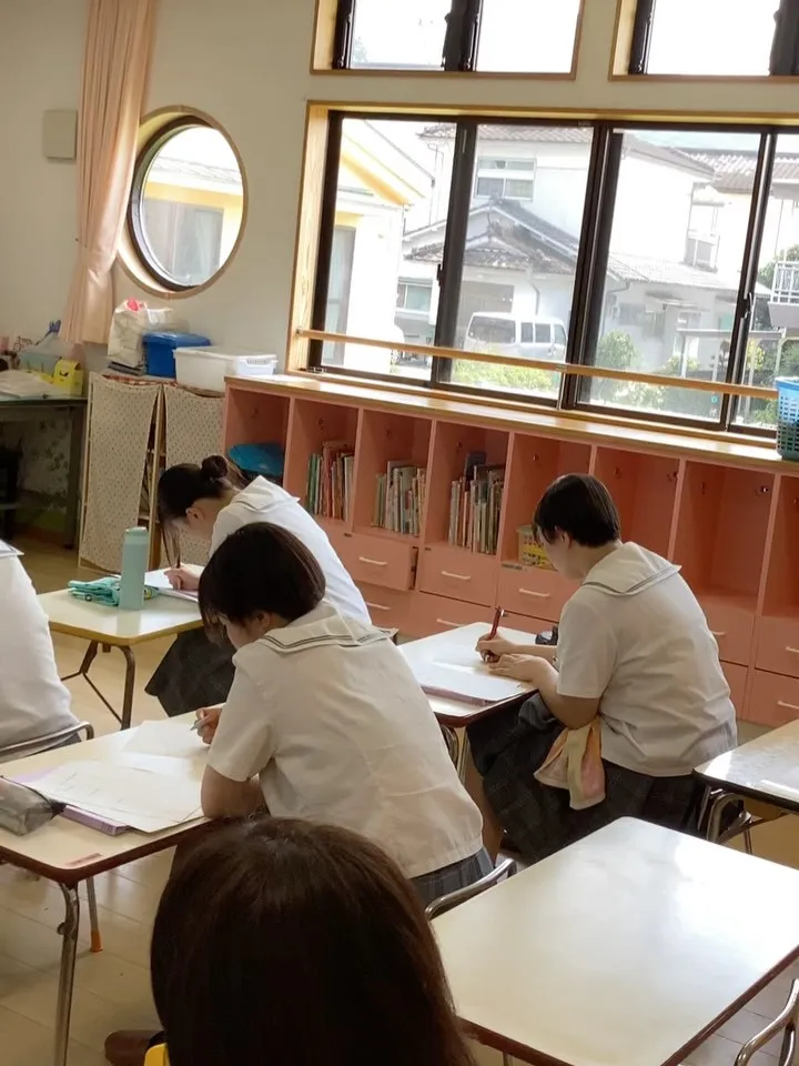 高千穂高校の生徒さんがたくさんの質問を持って、木の花幼保園に...